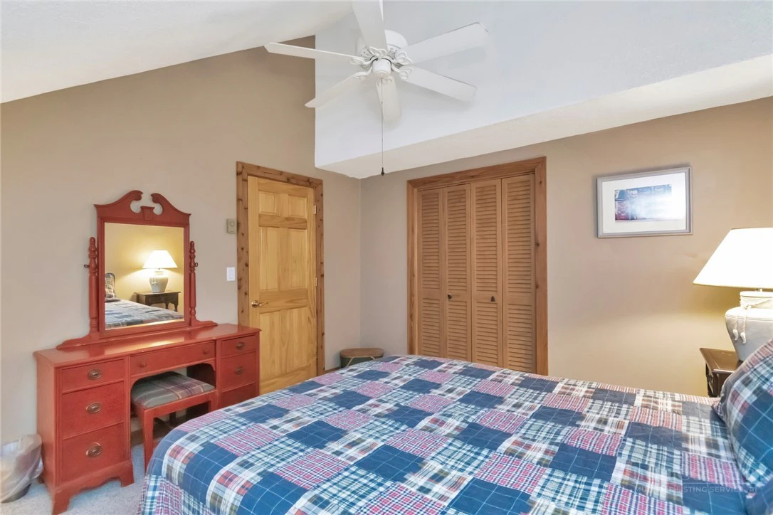 Image number 19 for the current listing