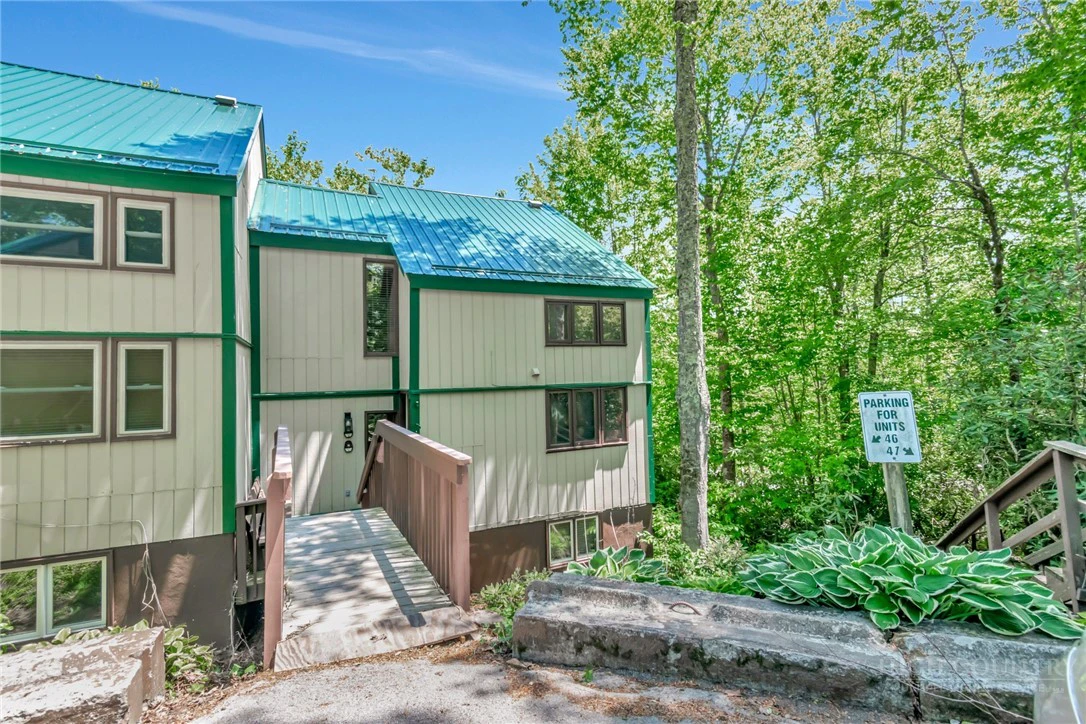 Image number 1 for the current listing