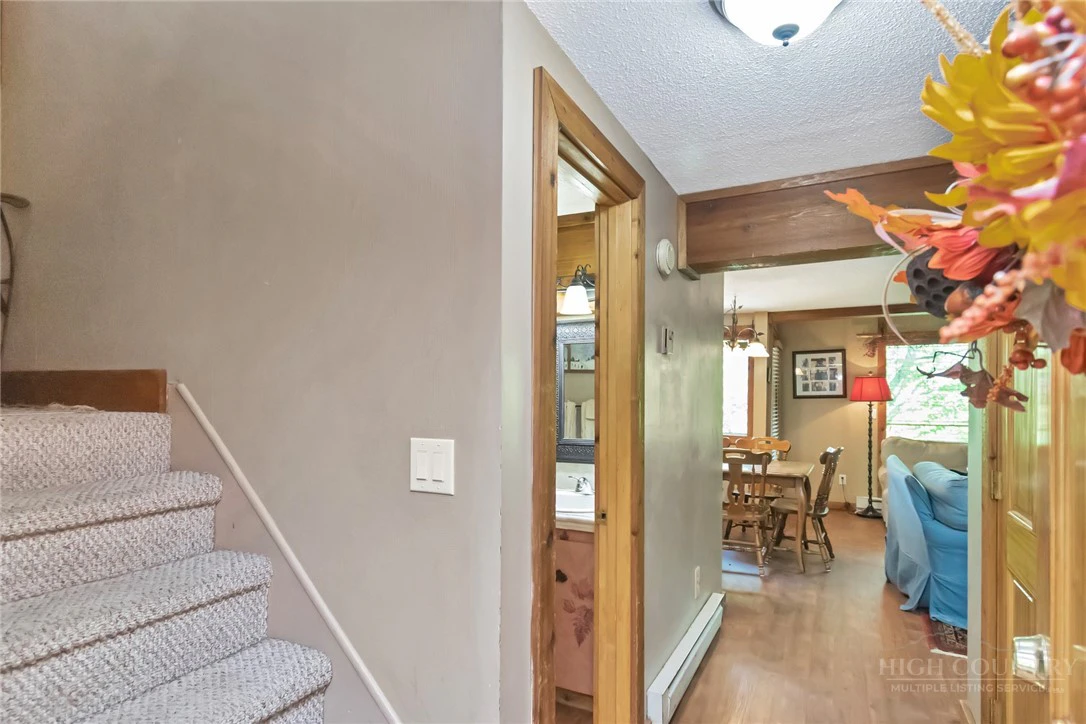 Image number 2 for the current listing