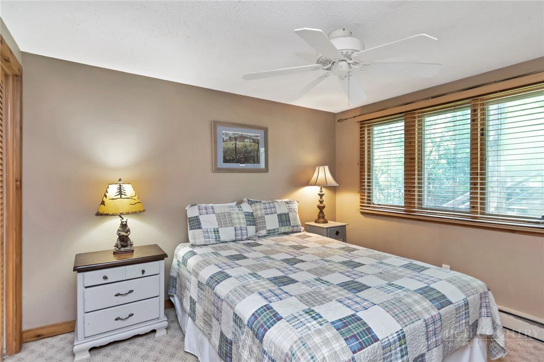 Image number 3 for the current listing