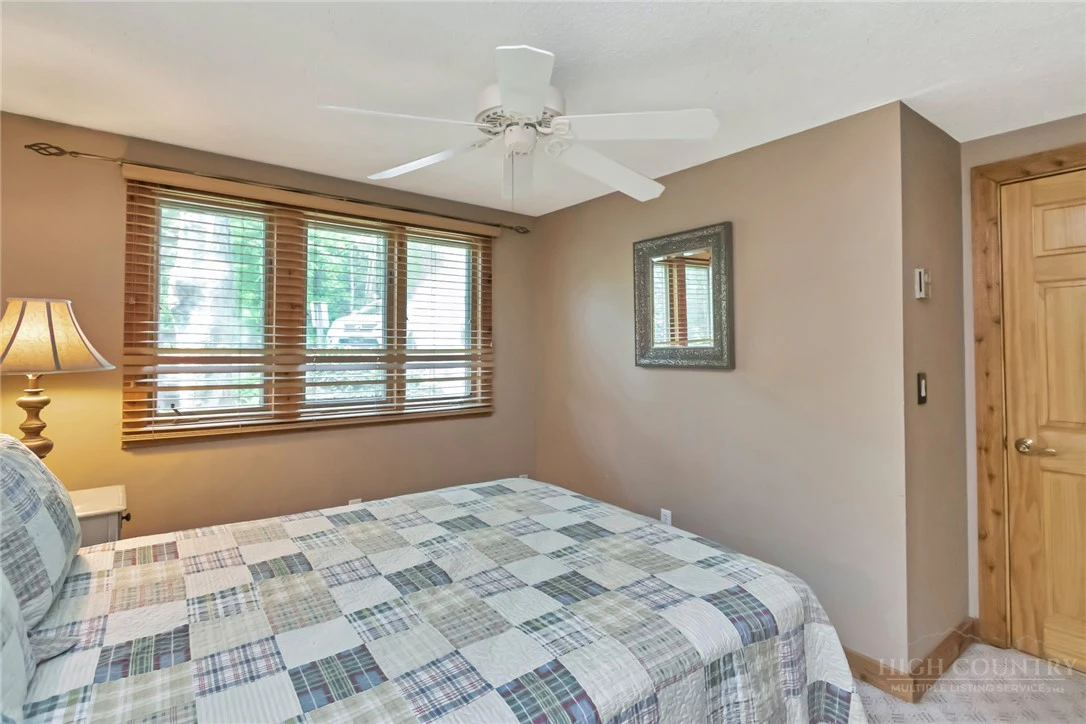 Image number 5 for the current listing