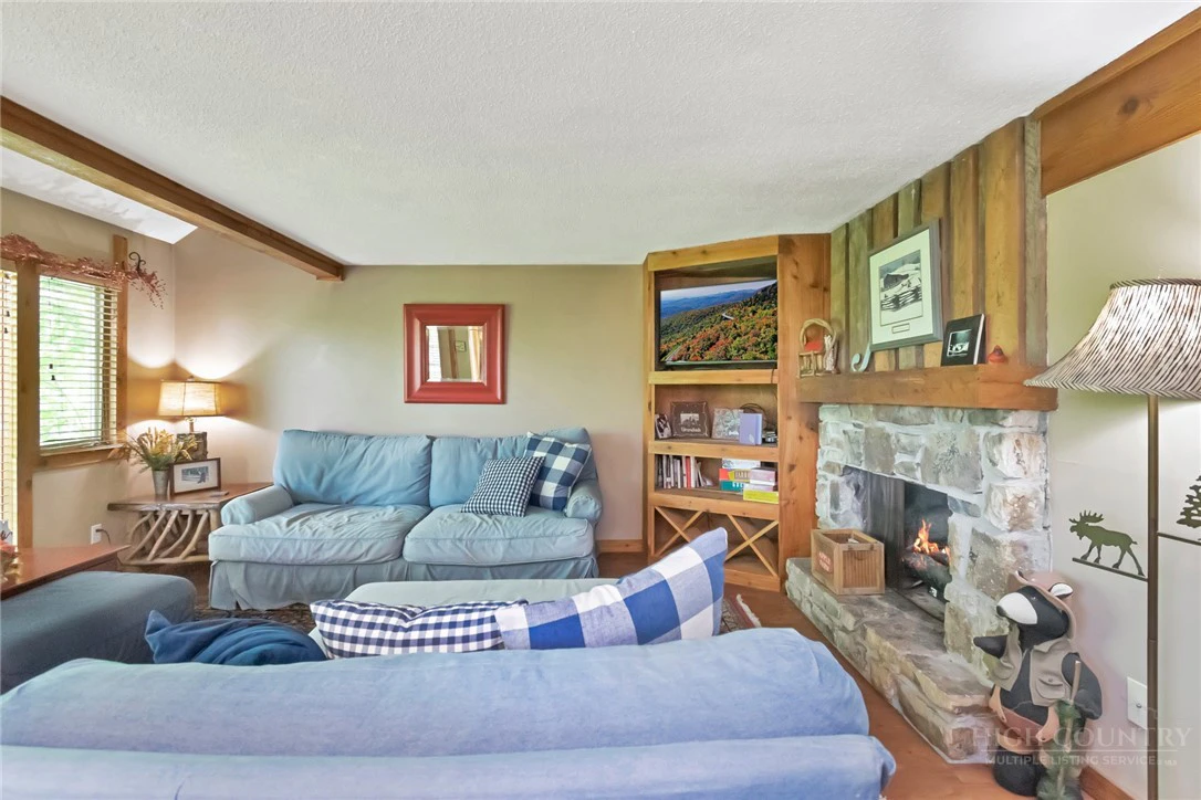 Image number 7 for the current listing