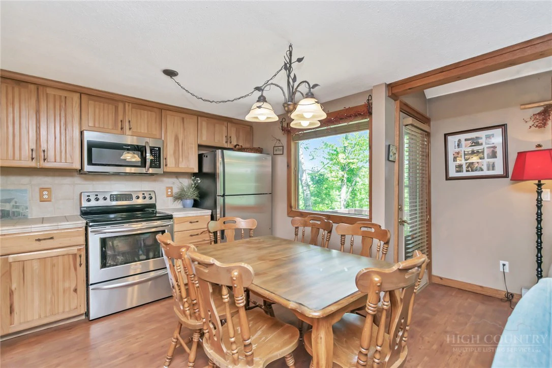Image number 11 for the current listing