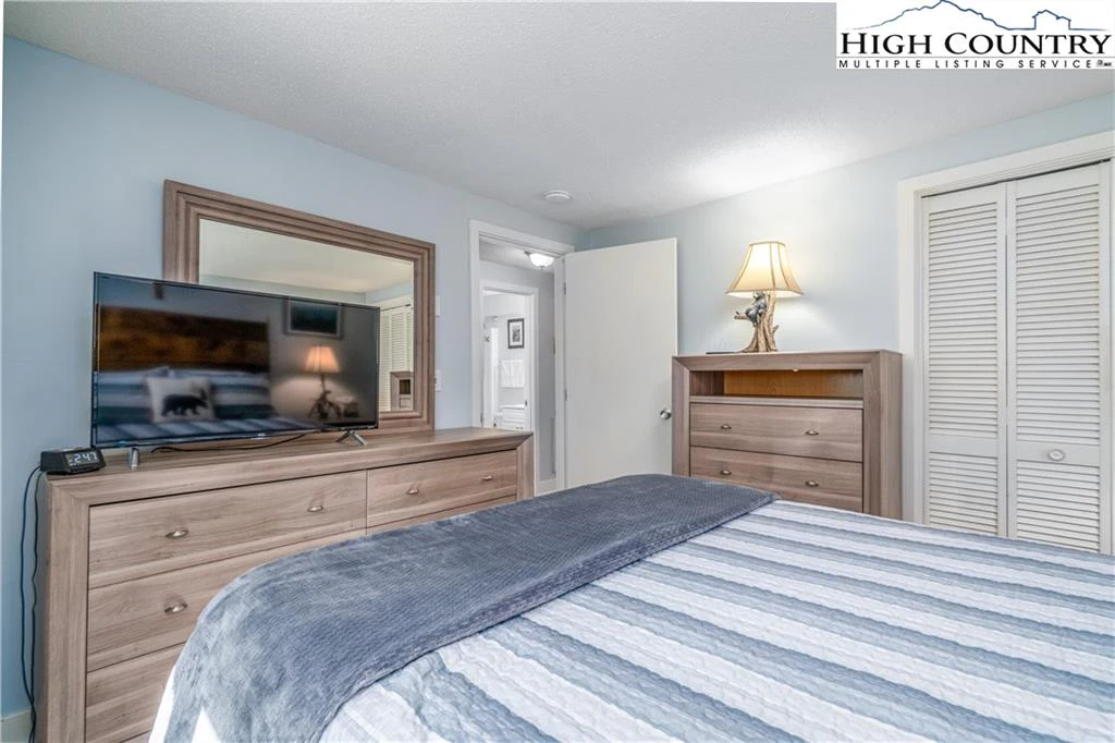 Image number 9 for the current listing