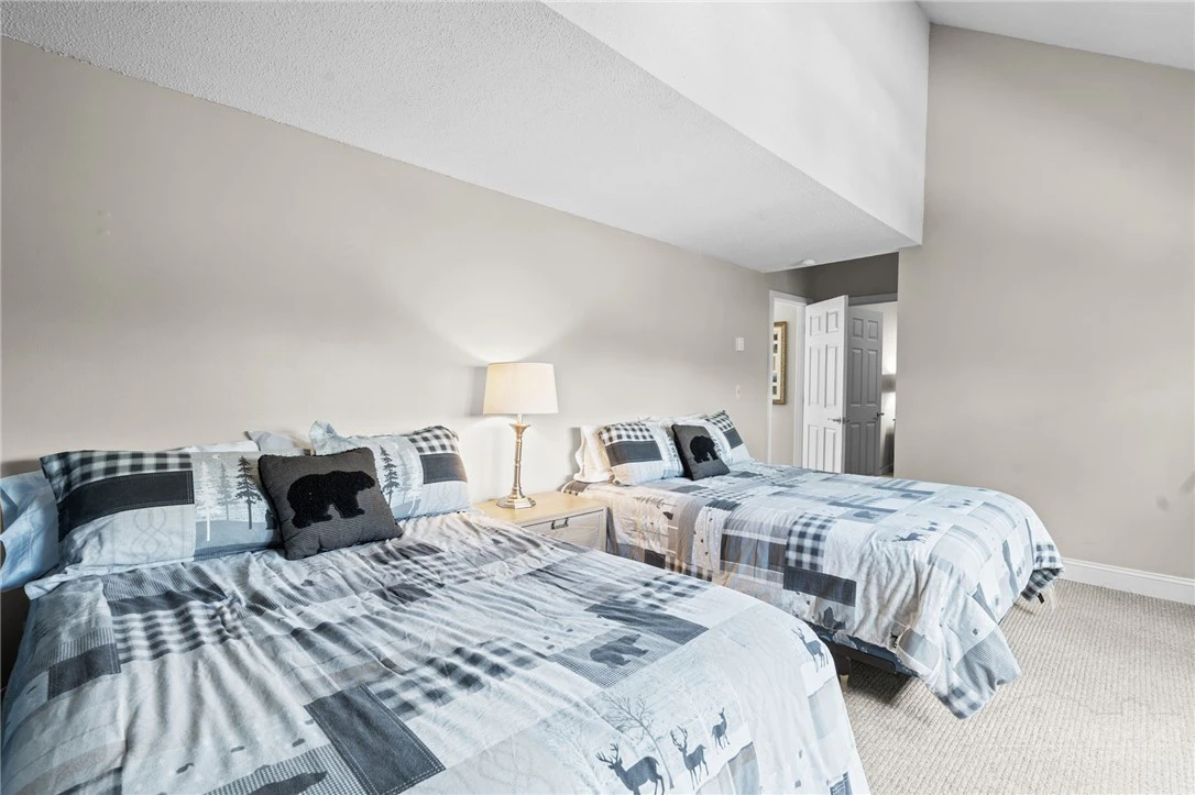 Image number 4 for the current listing