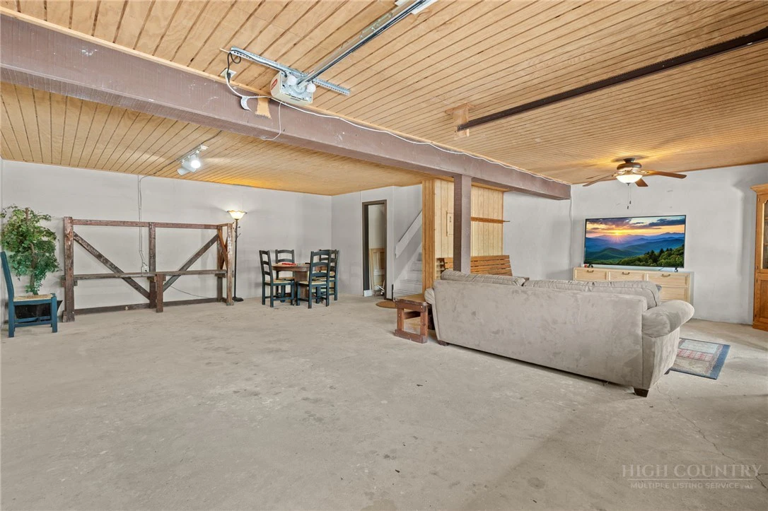 Image number 2 for the current listing