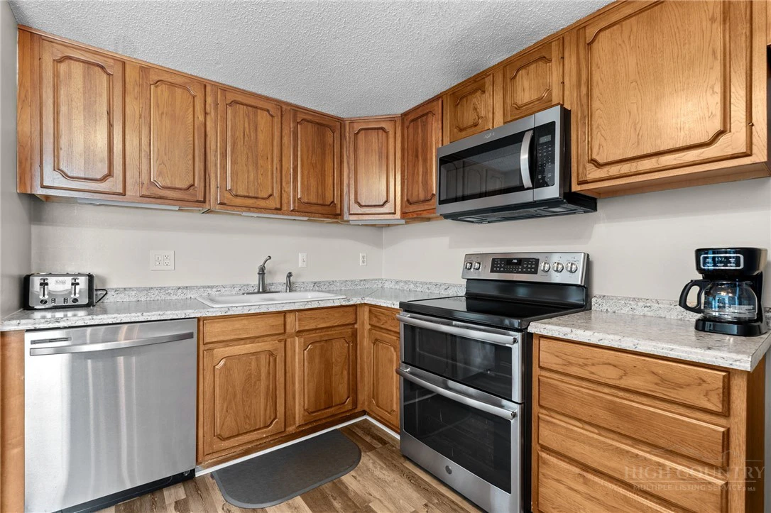 Image number 19 for the current listing