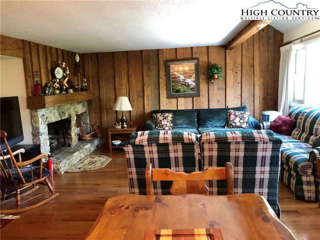 Image number 3 for the current listing