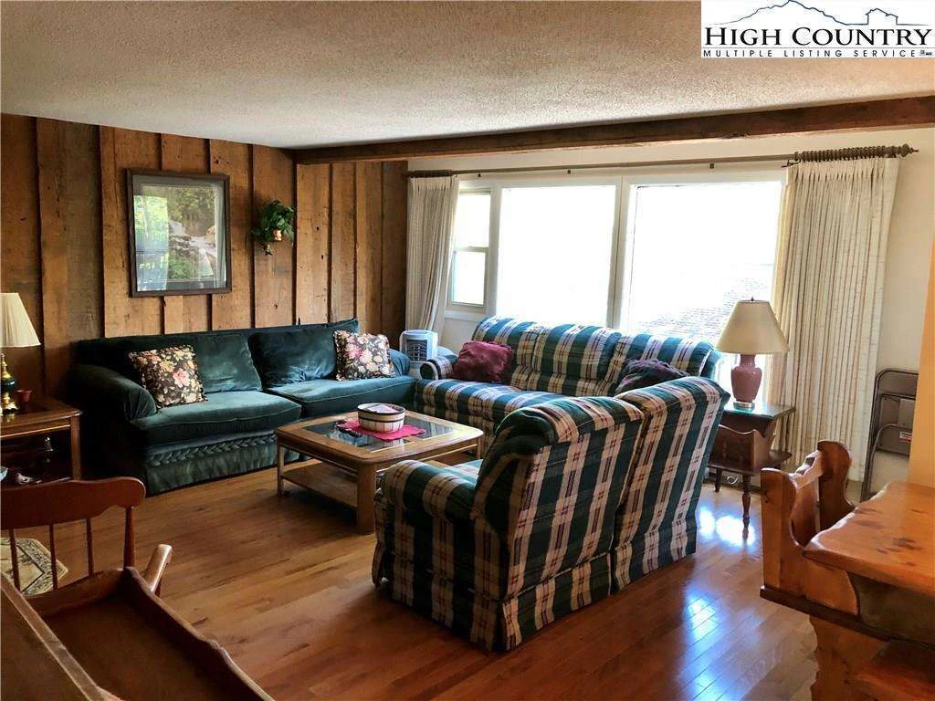 Image number 4 for the current listing