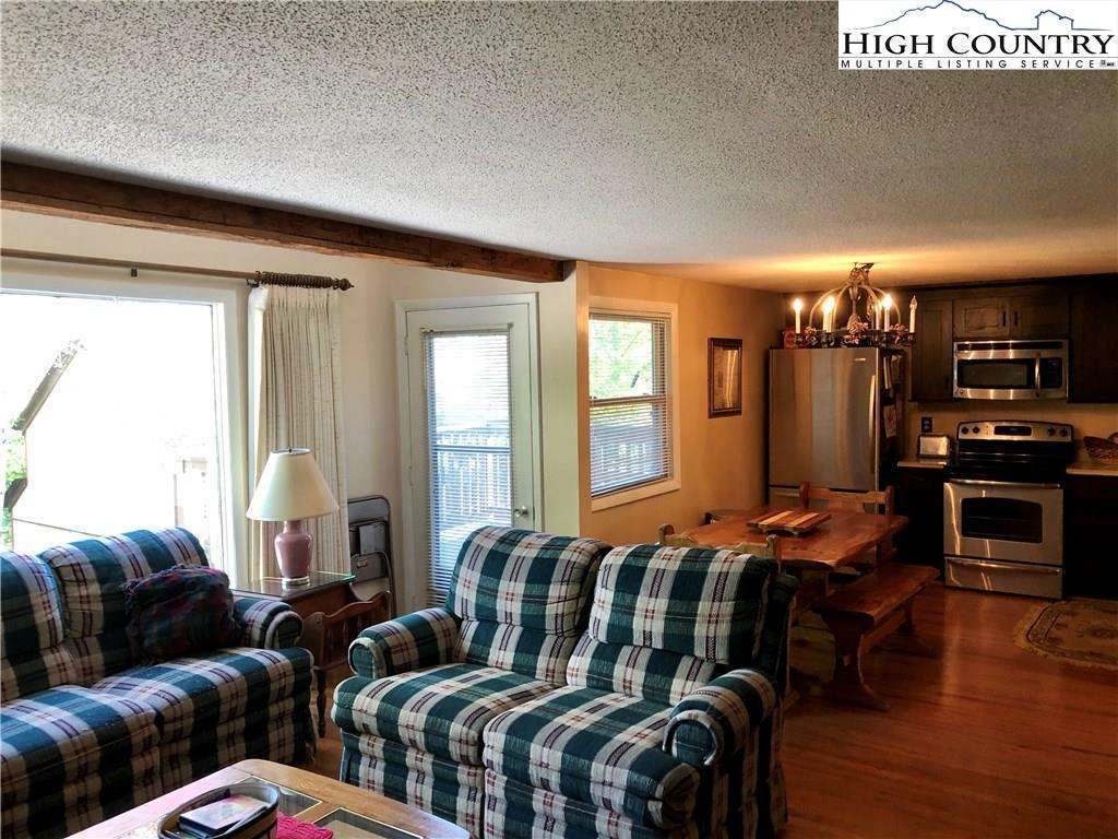 Image number 5 for the current listing
