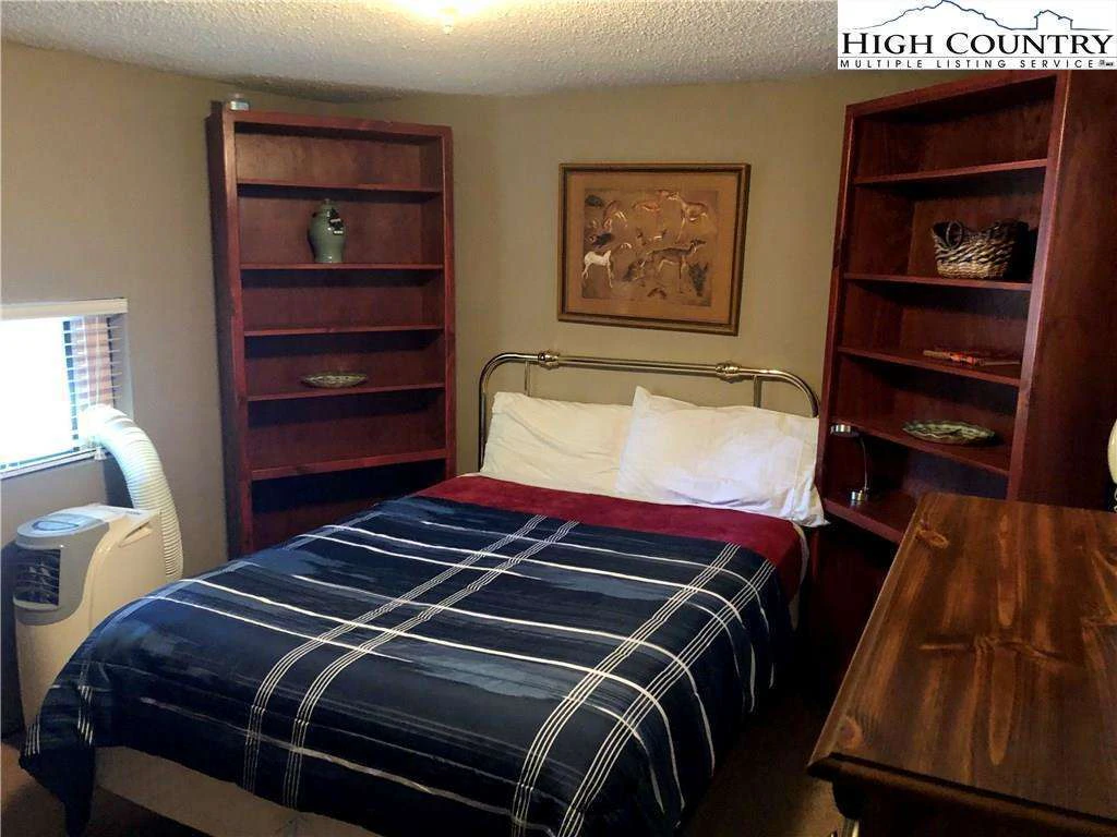 Image number 7 for the current listing