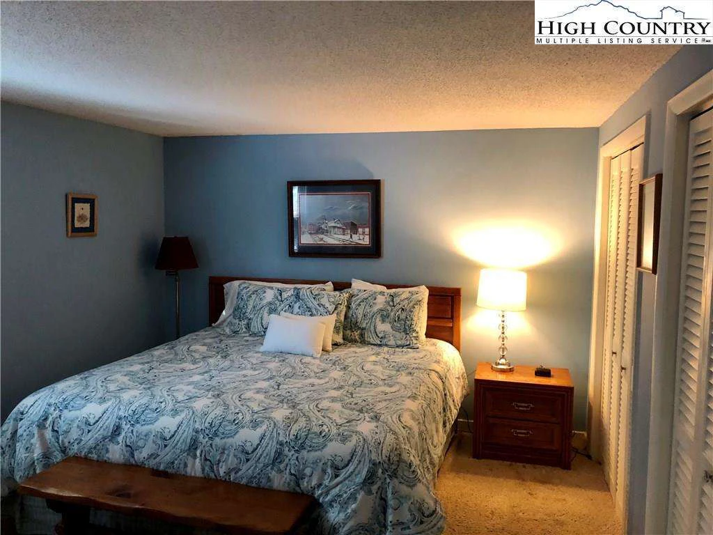 Image number 8 for the current listing