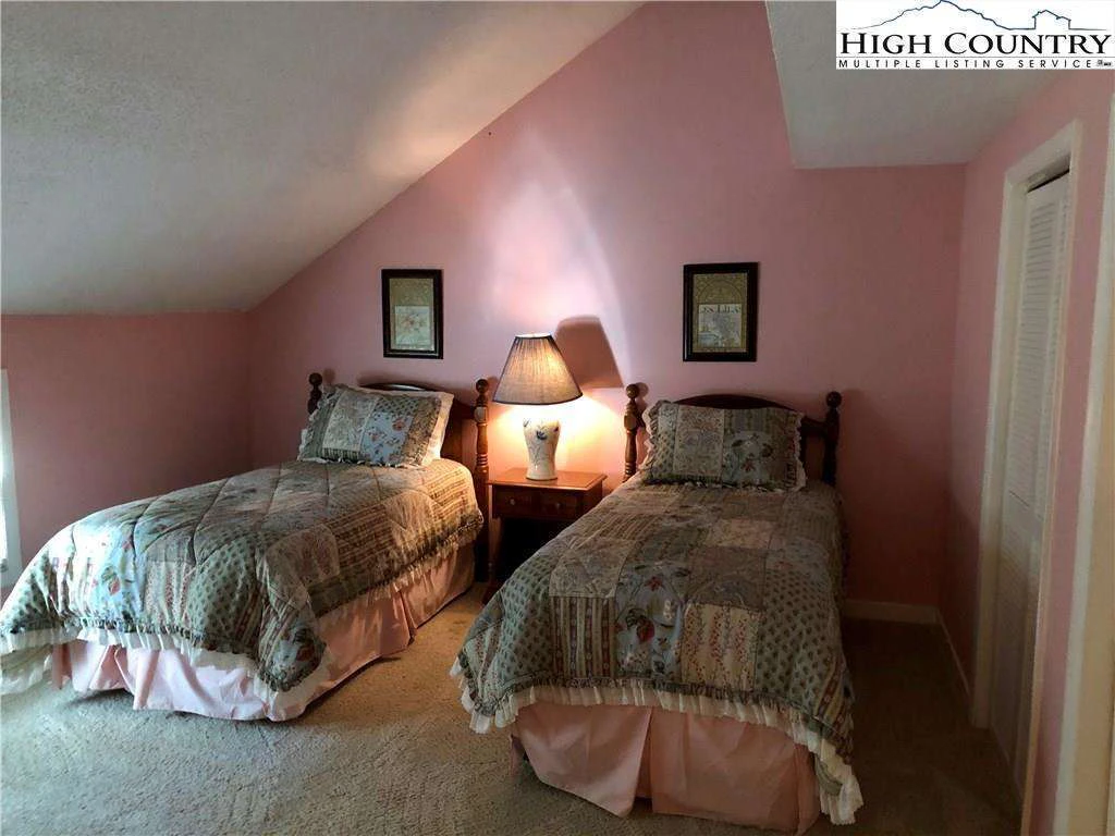 Image number 9 for the current listing