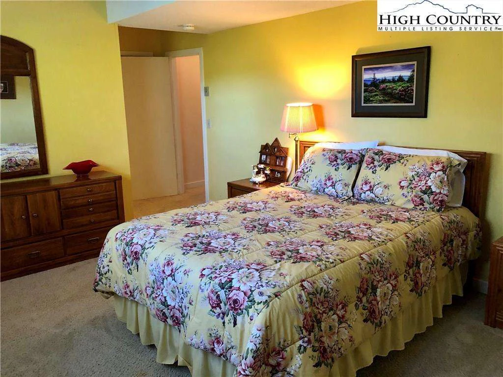 Image number 10 for the current listing