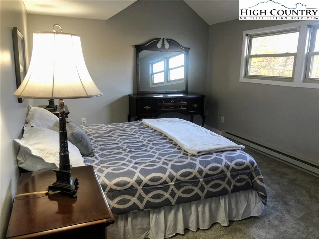Image number 11 for the current listing