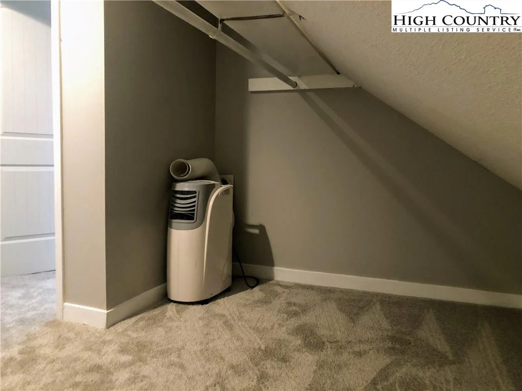 Image number 8 for the current listing