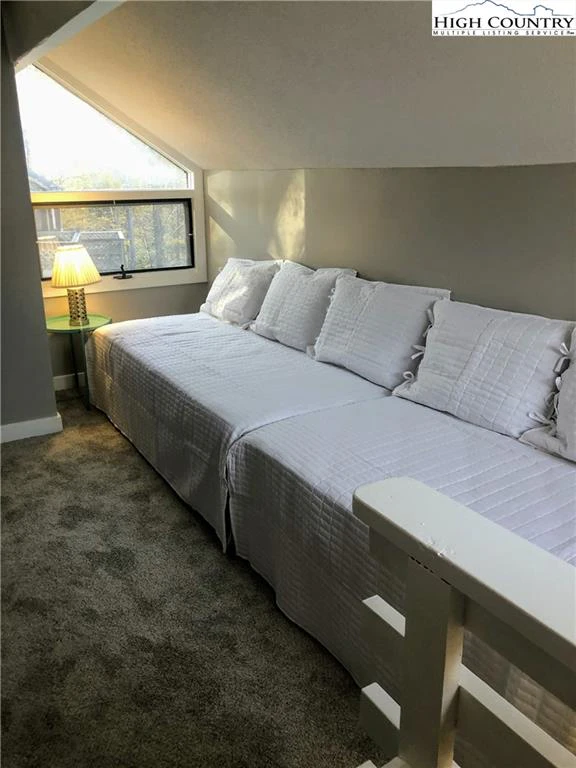 Image number 5 for the current listing
