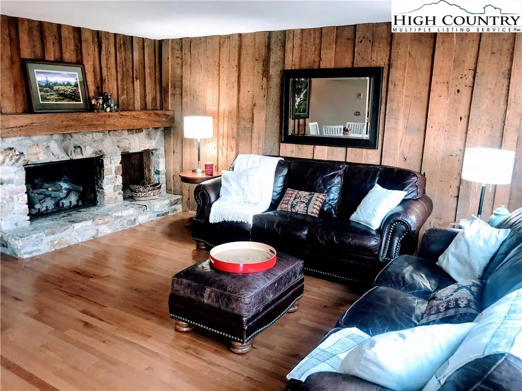 Image number 21 for the current listing