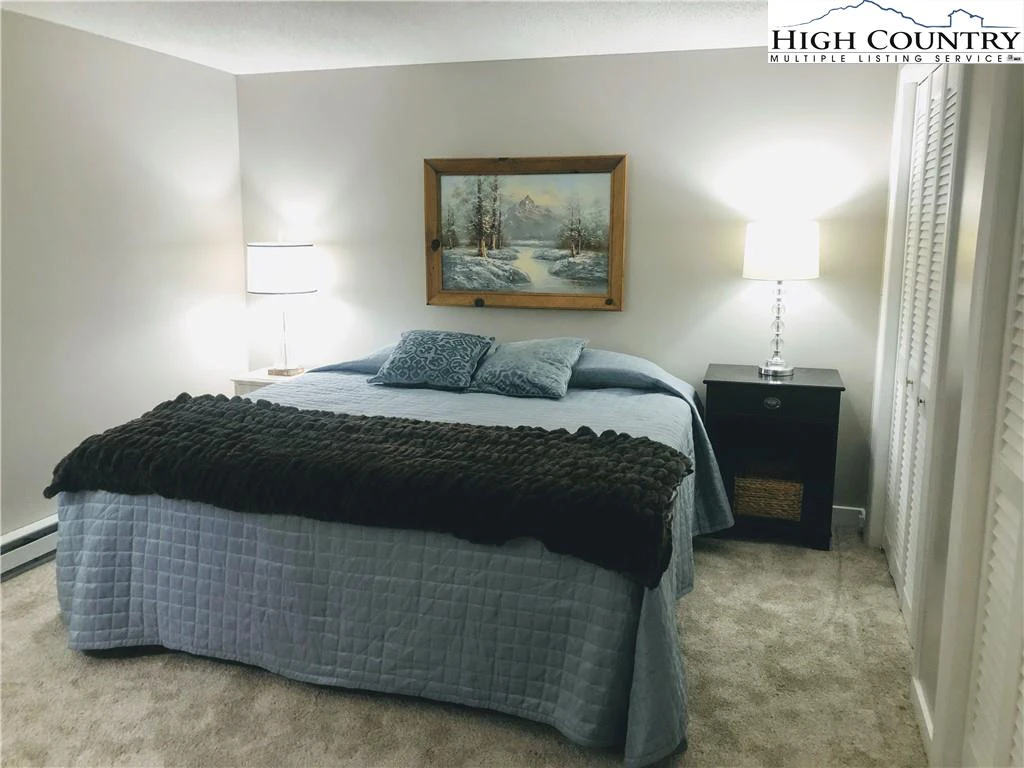 Image number 14 for the current listing