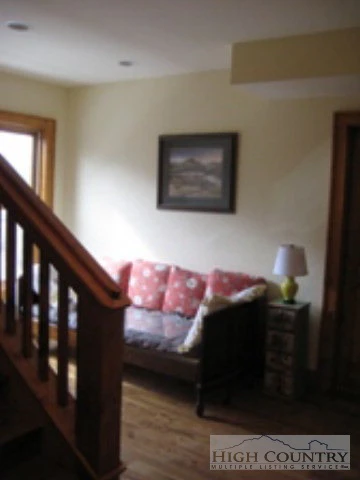 Image number 13 for the current listing