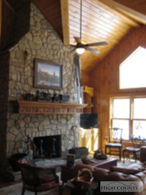 Image number 18 for the current listing