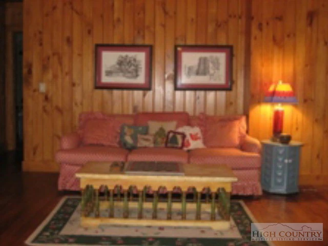 Image number 4 for the current listing