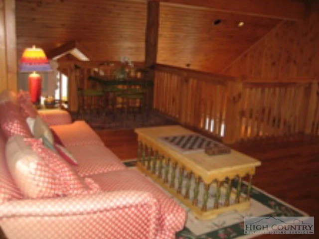 Image number 3 for the current listing