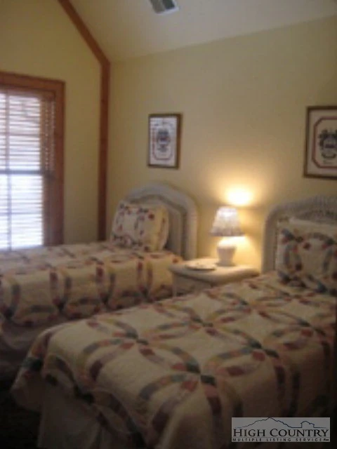 Image number 17 for the current listing