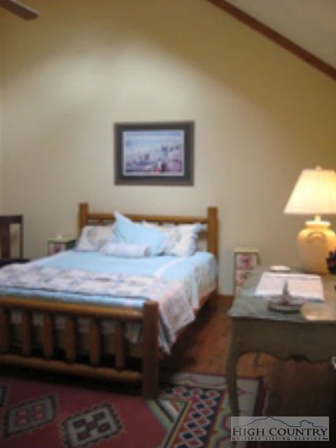 Image number 15 for the current listing
