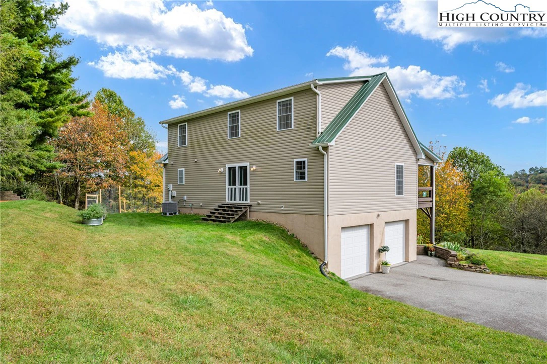 Image number 17 for the current listing