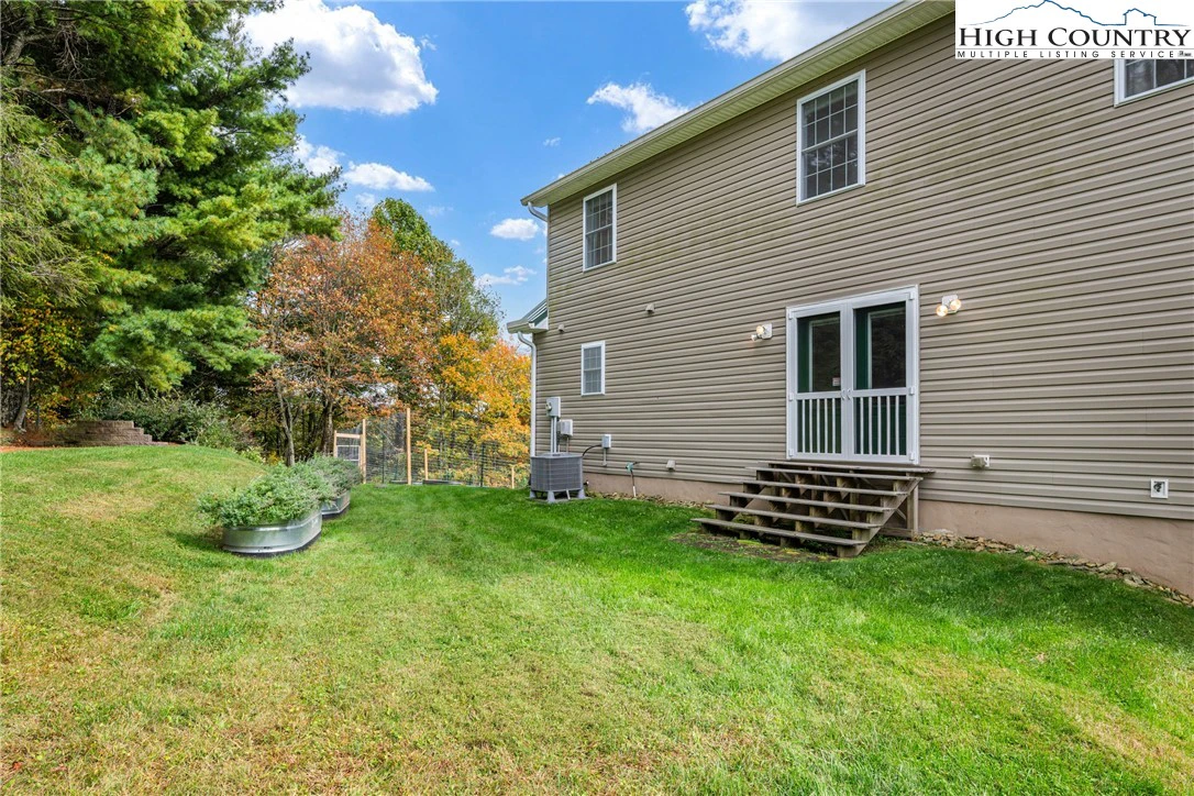 Image number 18 for the current listing