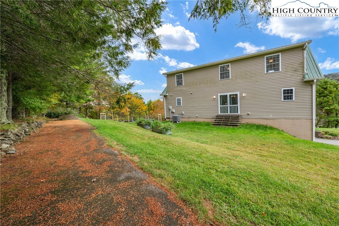 Image number 19 for the current listing