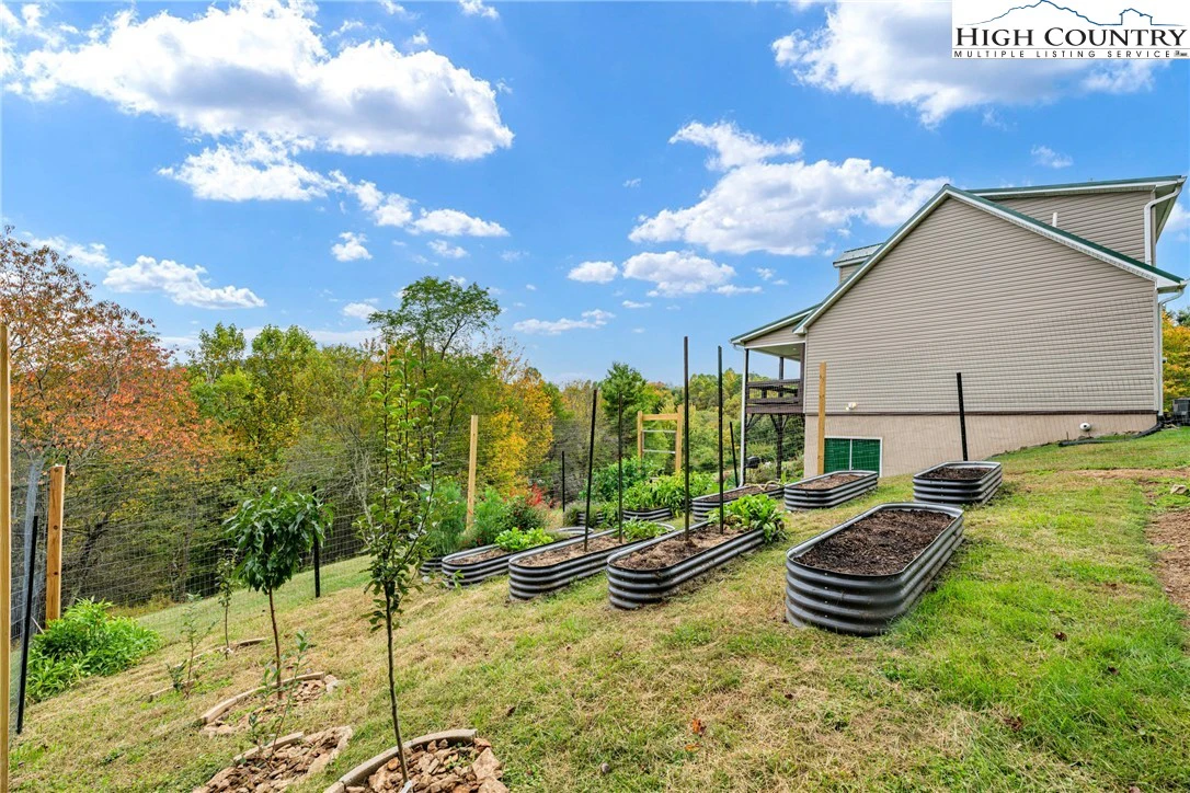Image number 21 for the current listing
