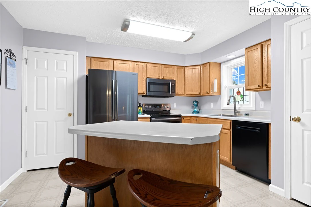 Image number 39 for the current listing