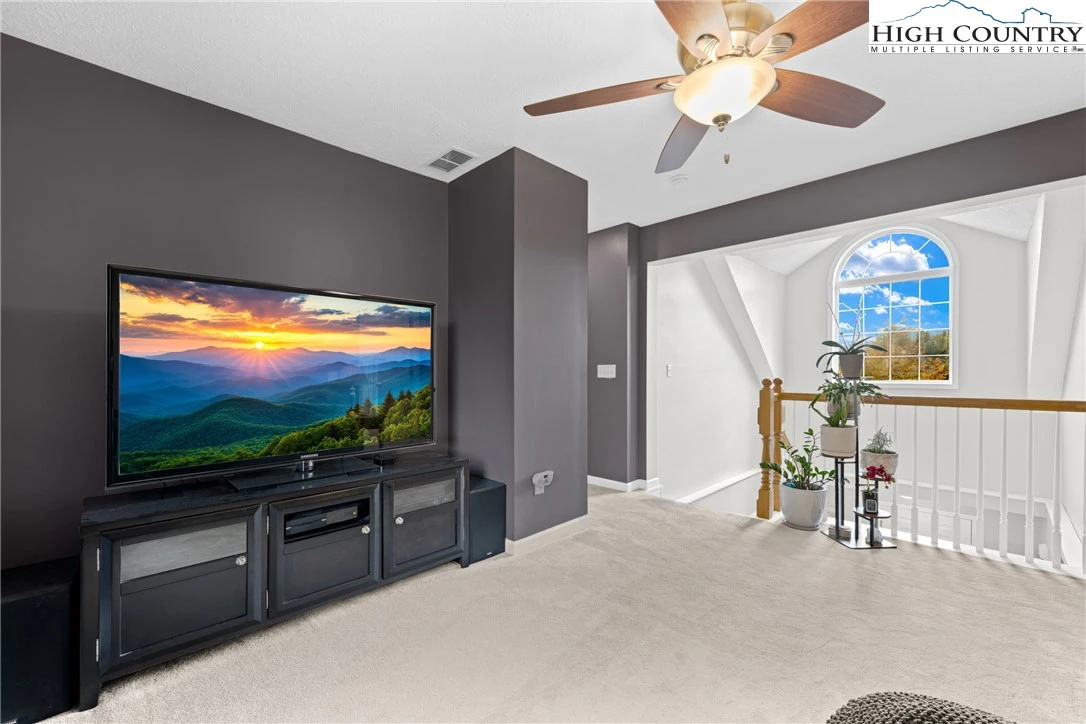 Image number 14 for the current listing