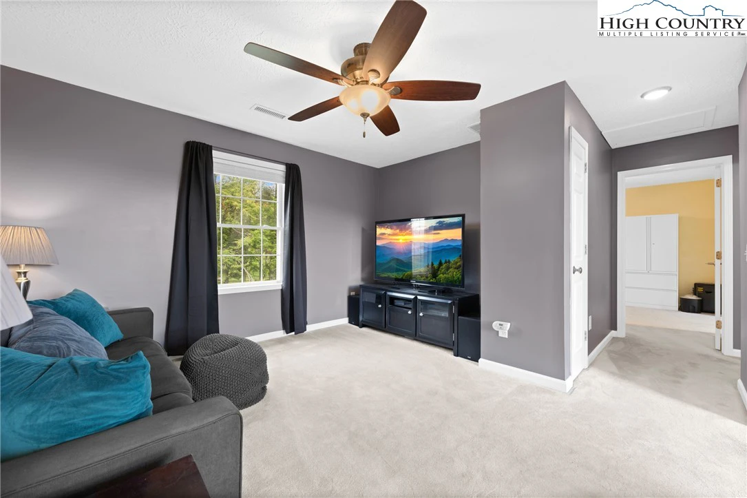 Image number 3 for the current listing