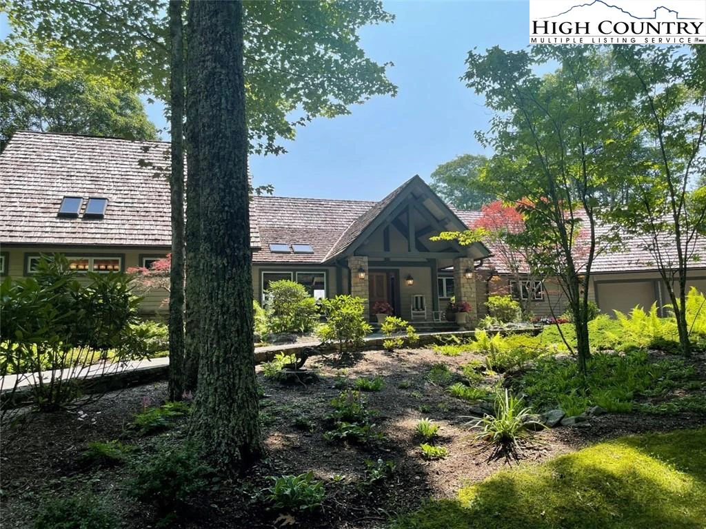 Image number 1 for the current listing