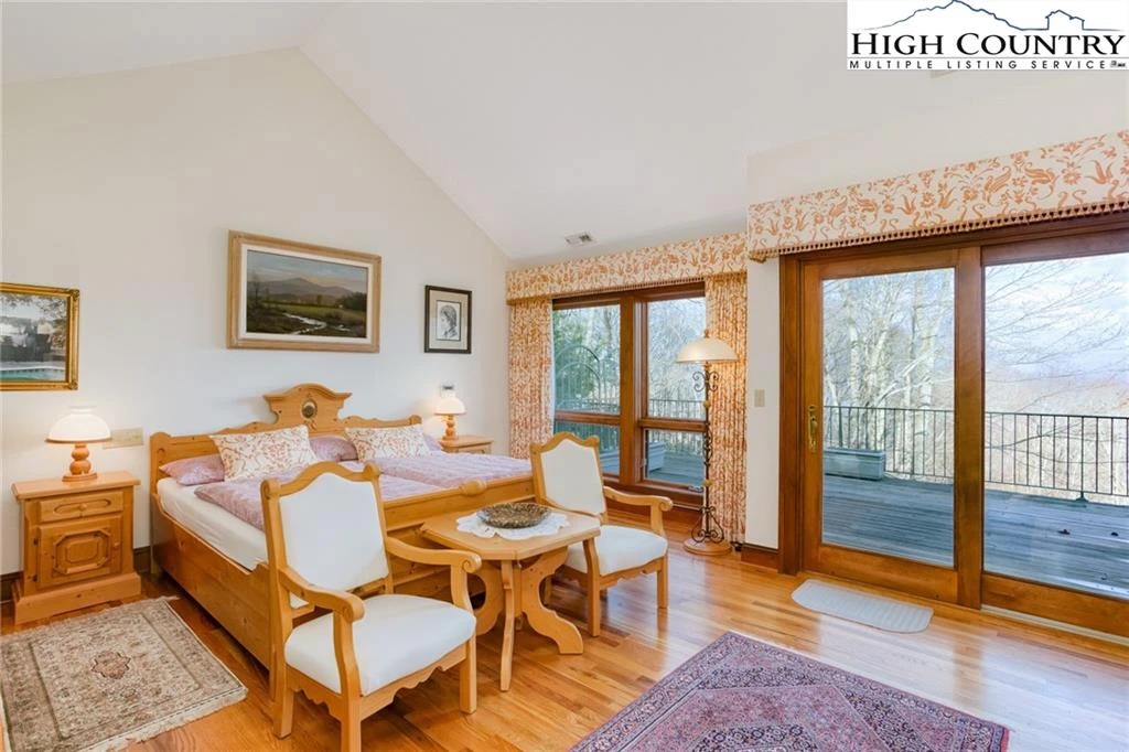 Image number 16 for the current listing