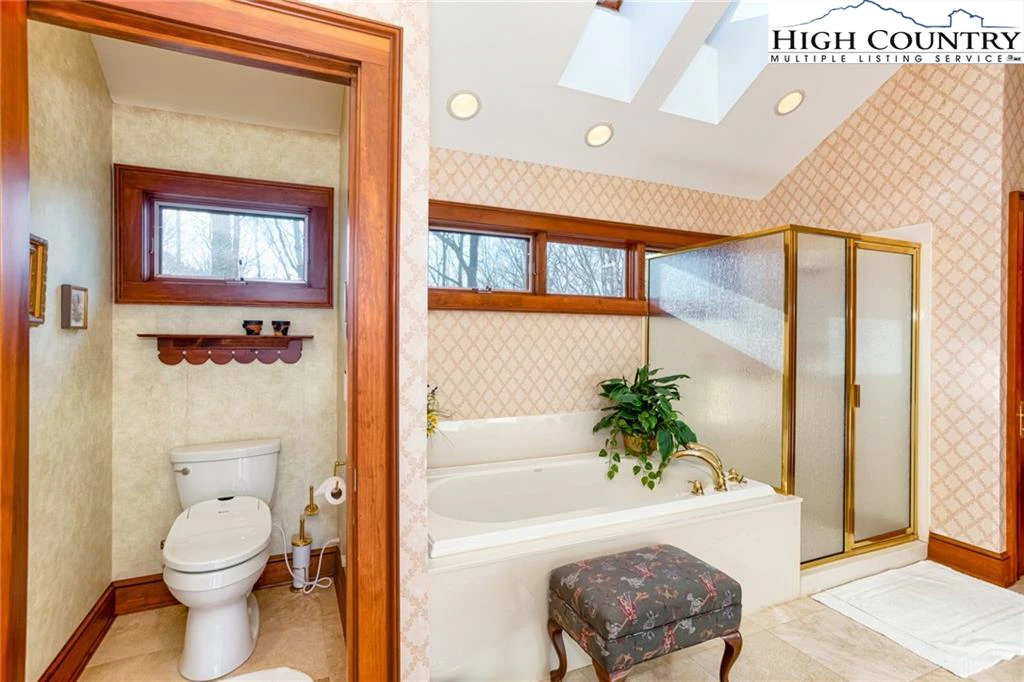 Image number 2 for the current listing