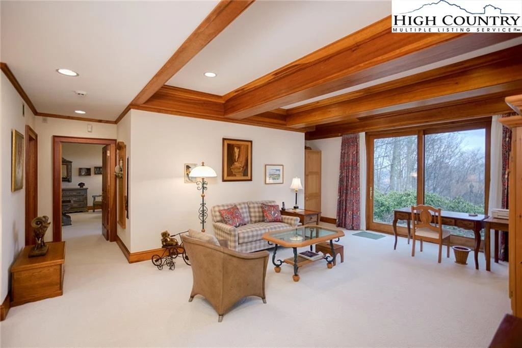 Image number 14 for the current listing