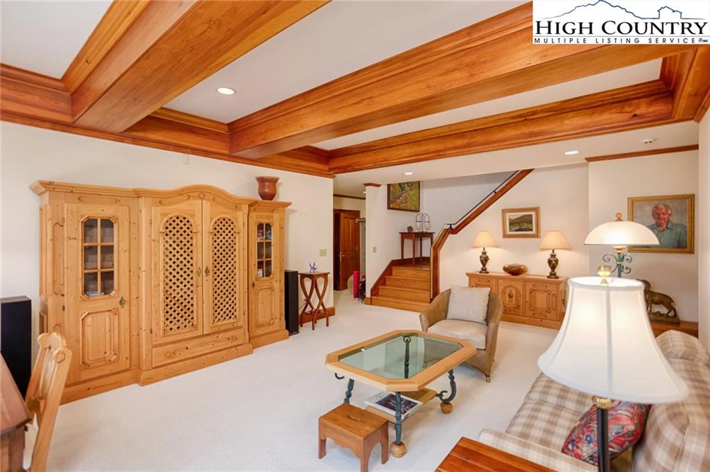 Image number 13 for the current listing