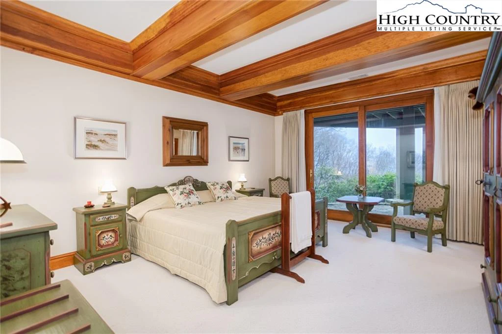 Image number 9 for the current listing