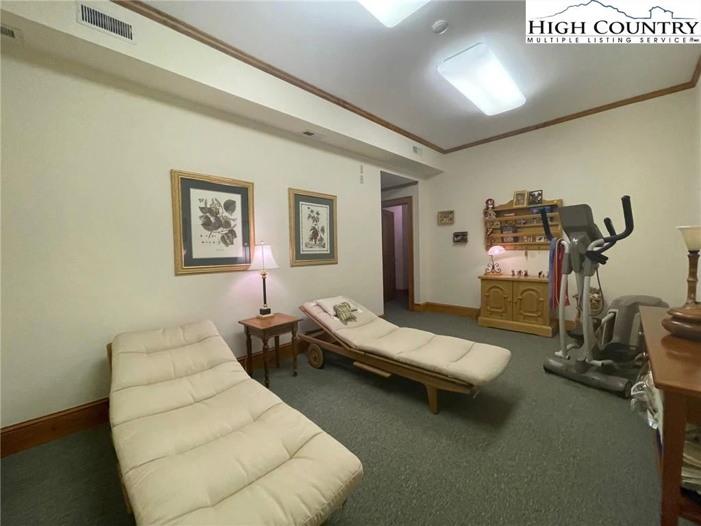 Image number 7 for the current listing
