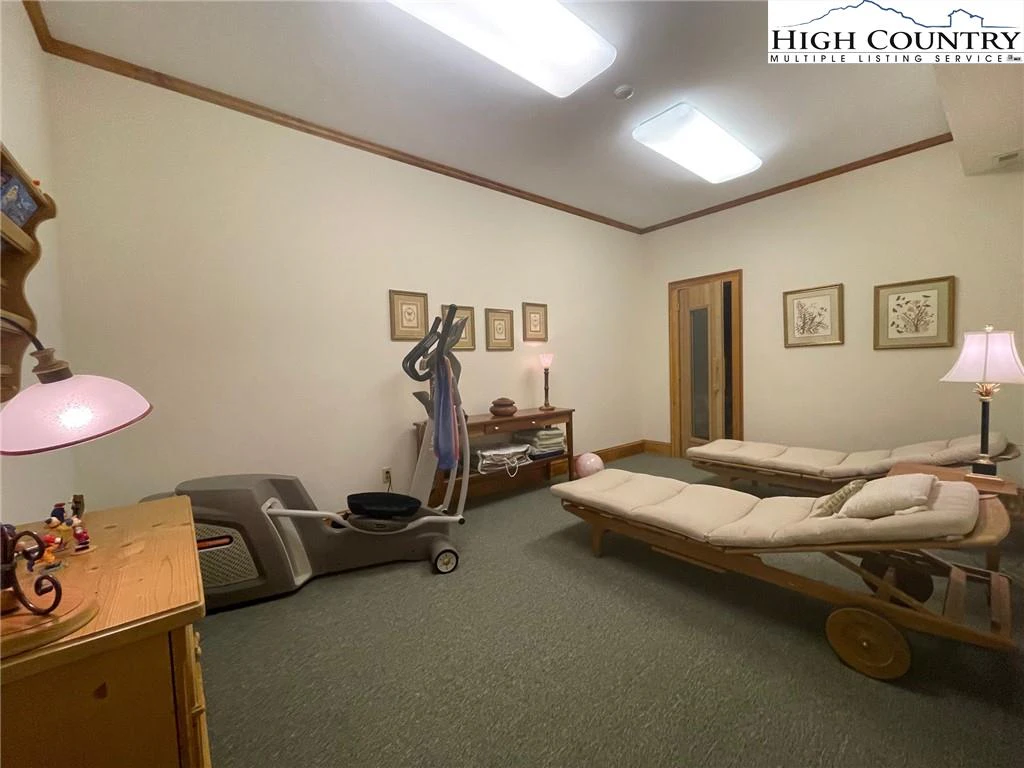Image number 6 for the current listing