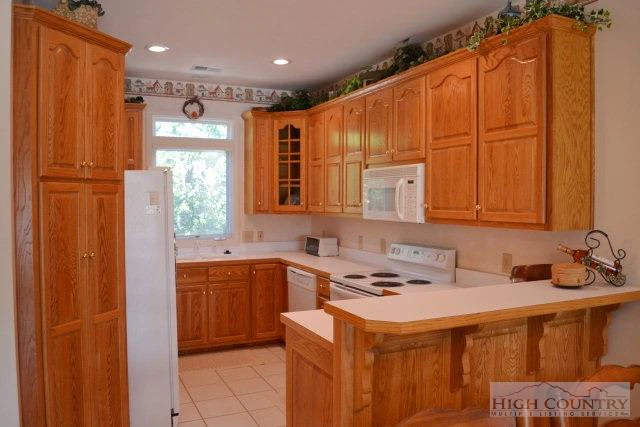 Image number 5 for the current listing