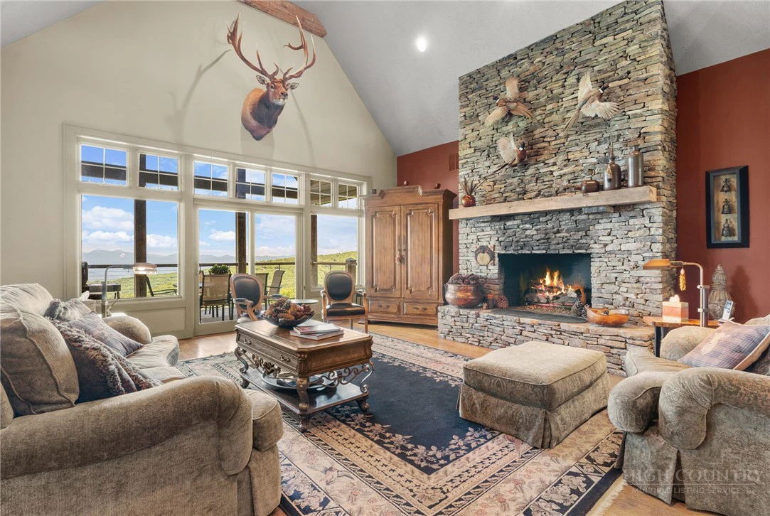 Image number 21 for the current listing
