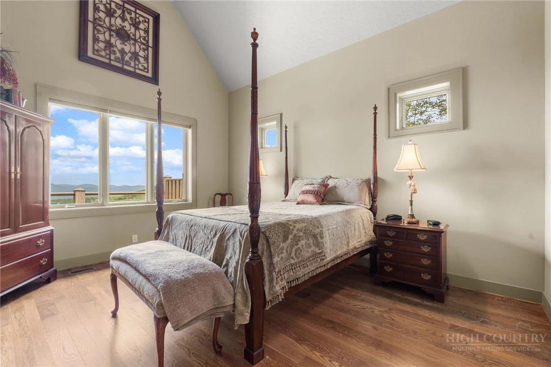 Image number 3 for the current listing