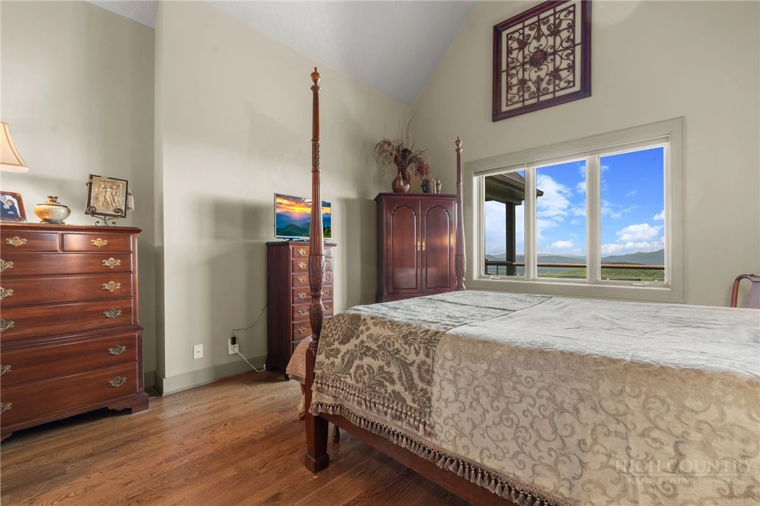 Image number 4 for the current listing