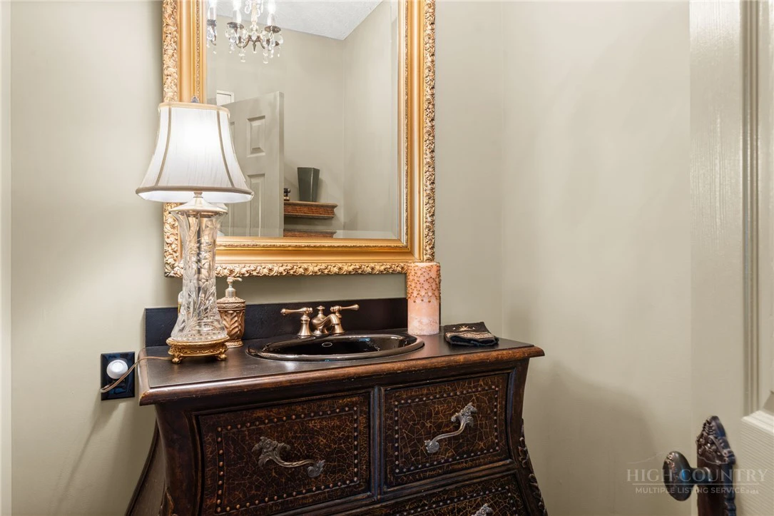 Image number 11 for the current listing