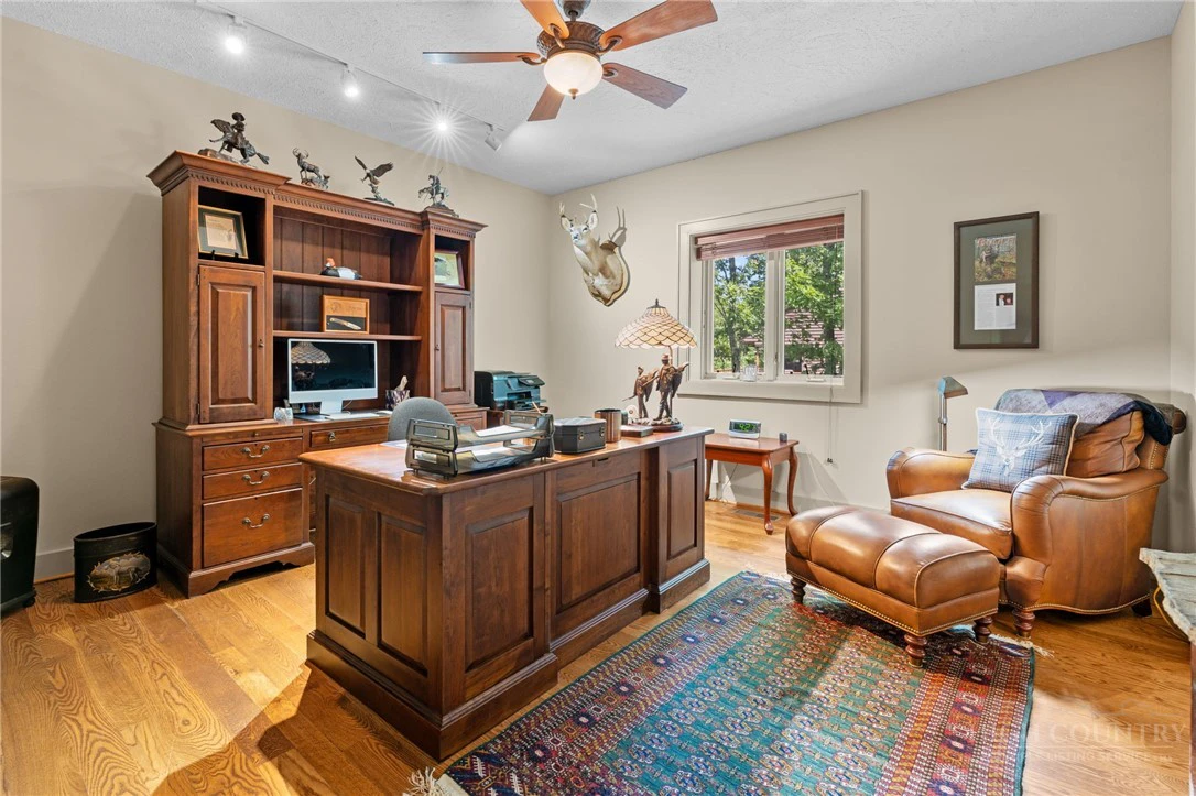Image number 9 for the current listing